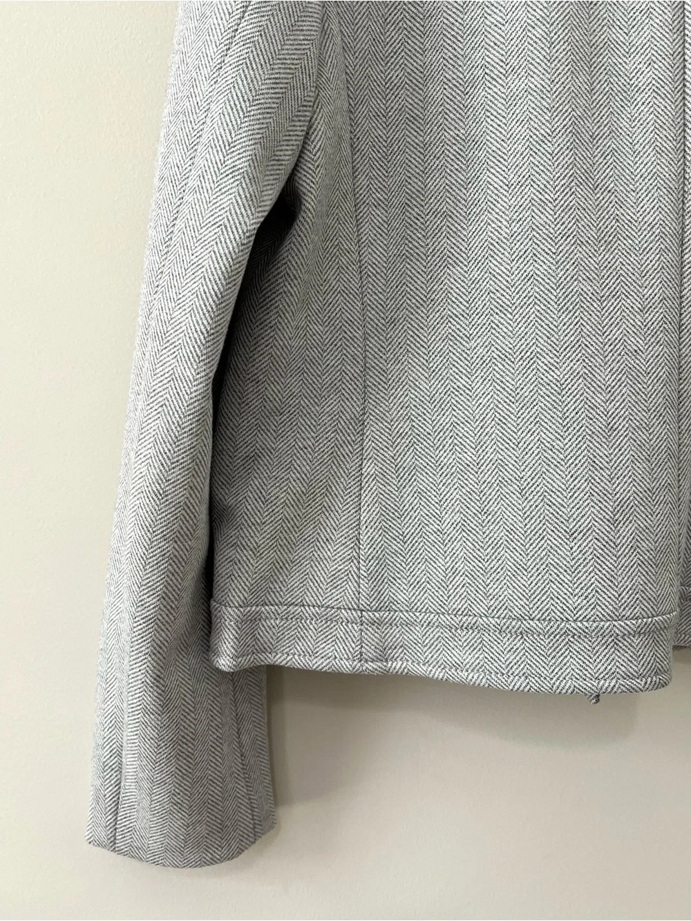 Ann Taylor Grey Herringbone Knit Moto Jacket Size M Transitional corporate Chic